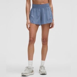 lululemon athletica Shake it Out 2.5” Athletic Shorts a Washed Denim